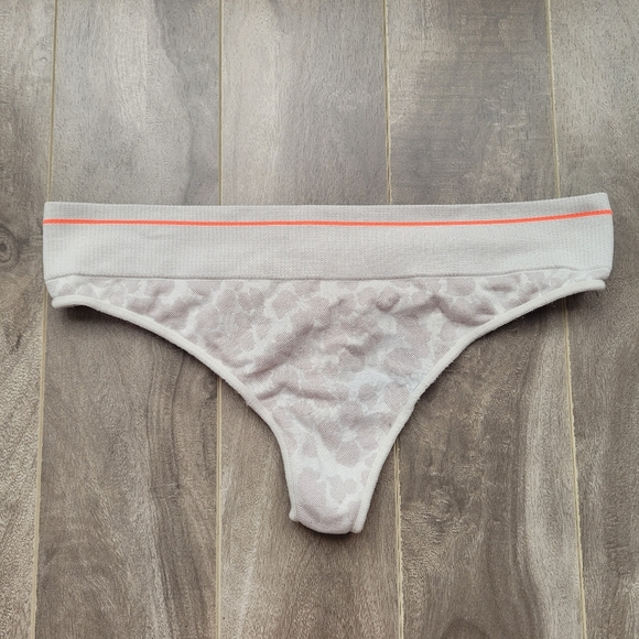 3/30$ Aerie seamless thong - Picture 1 of 3